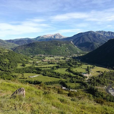 Apartamentos Tuara Castejón de Sos Buitenkant foto